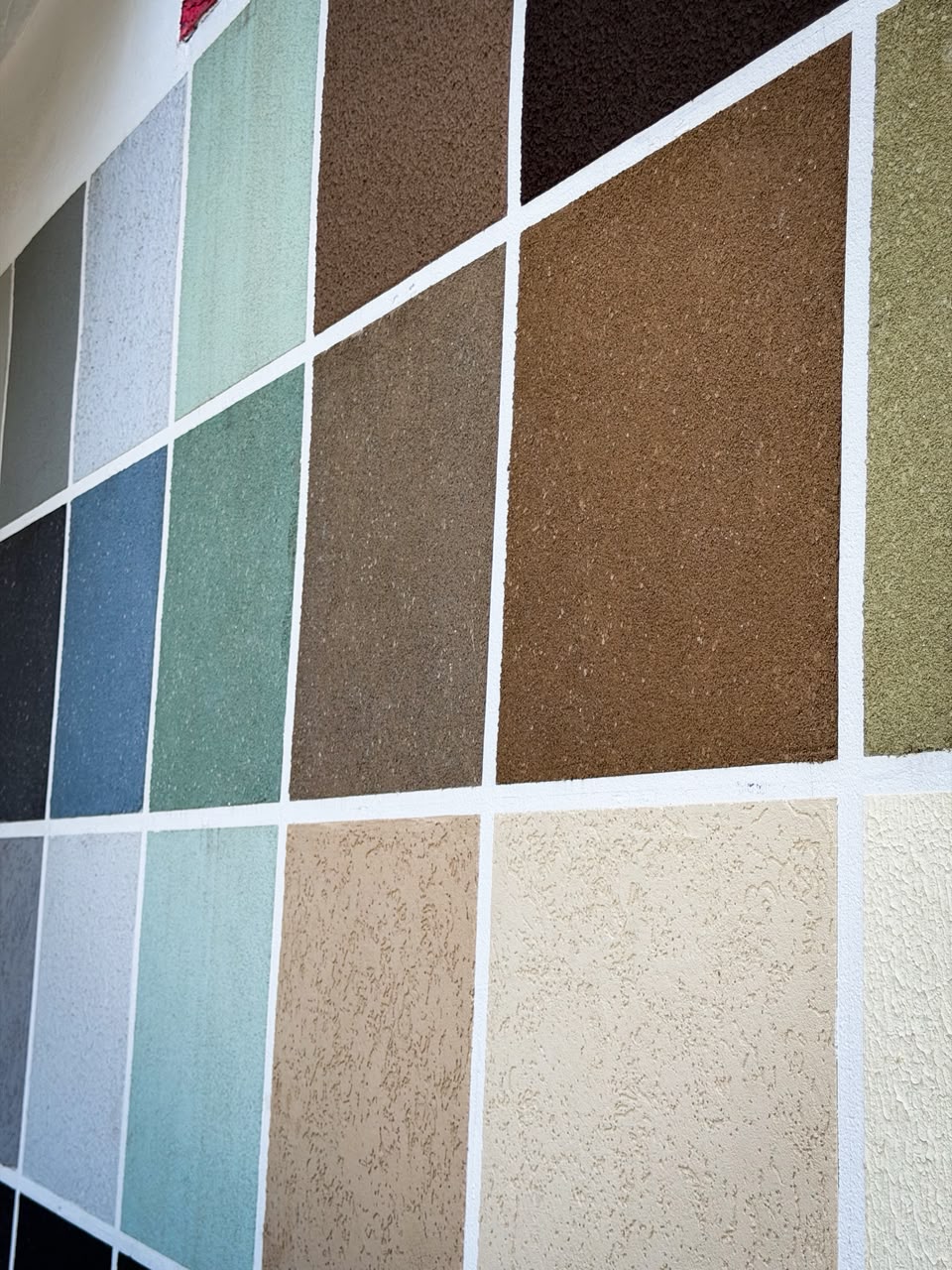 Mostruário de texturas e revestimentos na loja